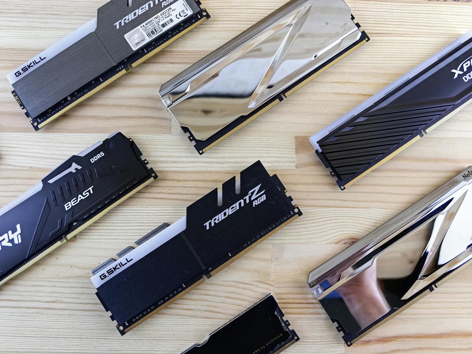 Flat lay of several RAM kits with different heatsink designs, the kind of comparison worth doing before buying